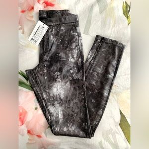 ❗️CLEAROUT❗️ NWT! HUE SILVER crackle snake print JEAN LEGGINGS - real pockets XS
